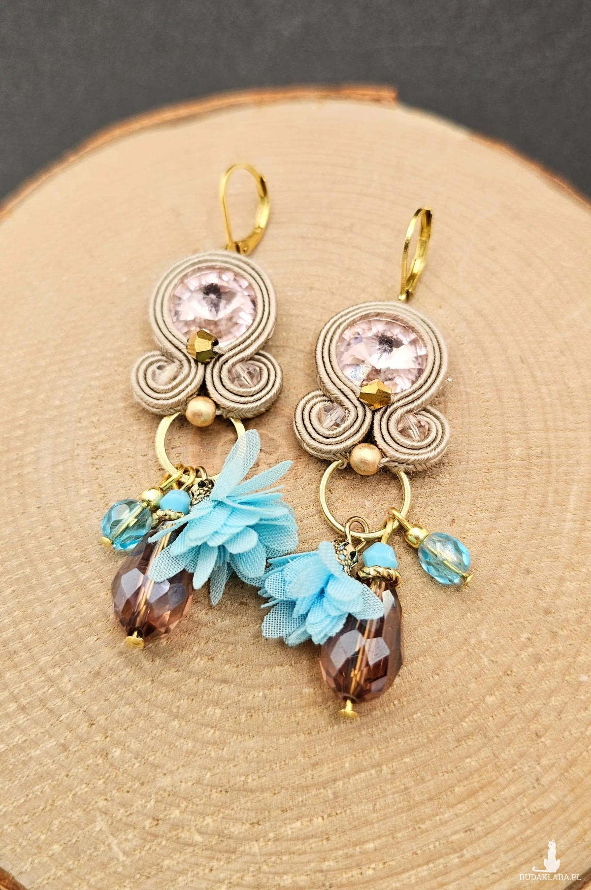 Beżowo kolorowe kolczyki sutasz z kryształkami 9